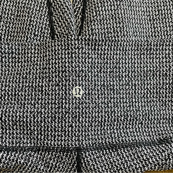 Lululemon B&W size 4 - Picture 3 of 4